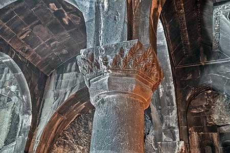 ガヴィットの石柱（ゲガルド修道院）