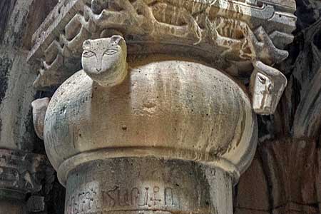柱頭の彫刻（聖アメナプルキッチ教会のガヴィット）