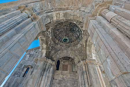 タテヴ修道院 Tatev Monastery タテヴ修道院の鐘楼
