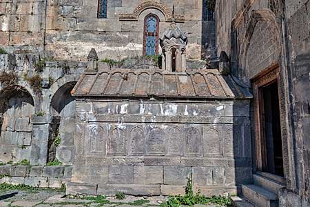 タテヴ修道院 Tatev Monastery グリゴール・タテヴァツィの霊廟
