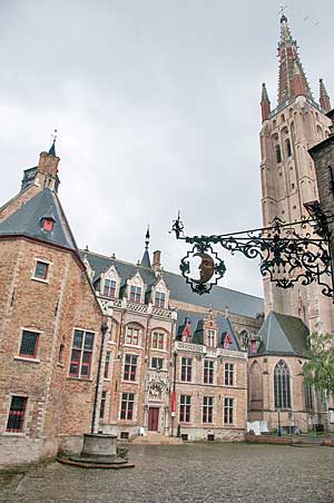 ブルージュ（ブリュージュ） Bruges Brugge　グルートフーズ博物館と聖母教会の鐘楼