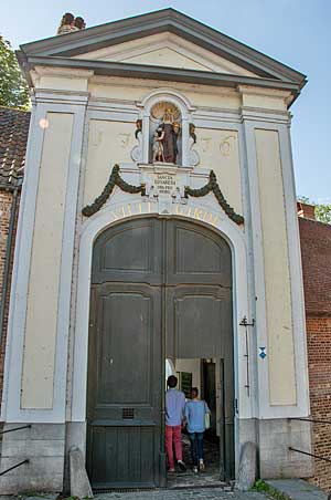ブルージュ　ブリュージュ　ベギン会修道院の入口