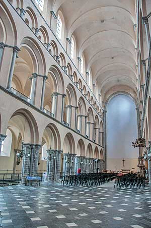 トゥルネー大聖堂　ベルギー　Tournai
