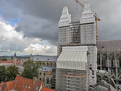 トゥルネーの鐘楼より大聖堂　ベルギー　Tournai