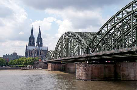 ホーエンツォレルン橋とケルン大聖堂