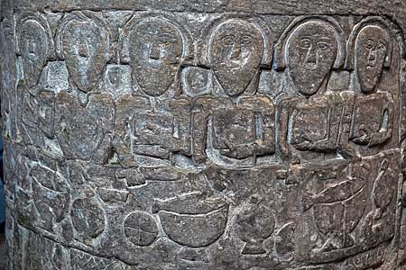 ノースグリムストンのセント・ニコラス教会の洗礼盤 The font of St. Nicholas Church, North Grimston