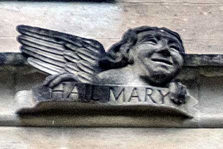 イフリーのセント・メアリー教会塔の彫刻