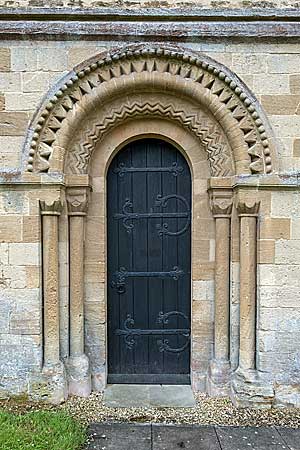 イフリーのセント・メアリー教会　北側の扉口
