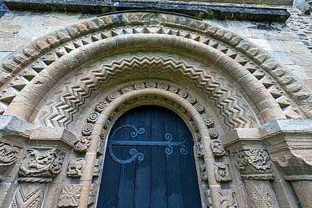 イフリーのセント・メアリー教会南の扉口