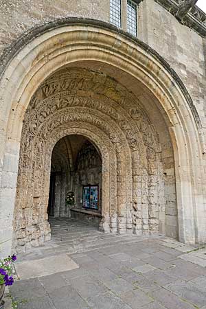 マームズベリー修道院付属教会南扉口の彫刻 Malmesbury Abbey