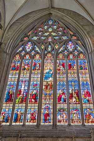 チチェスター大聖堂南翼廊のステンドグラス