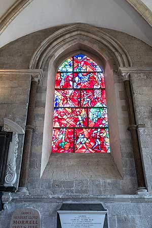 チチェスター大聖堂　シャガールのステンドグラス　　Marc Chagall Window