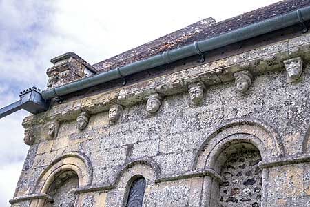 イギリス・バーフレストンのセント・ニコラス教会　St Nicholas' Church, Barfrestone　England