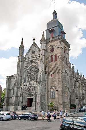 サン・レオナール教会　フジェール