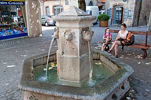 カオールのサン・ジェームズ広場の噴水　カオール, la Fontaine Place Saint-James, Cahors