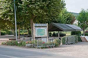 トゥール・ドゥ・フォールのバス停前の公園