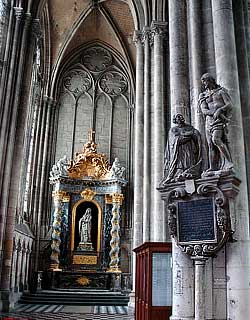 フランスの旅 アミアン大聖堂 Amiens 後陣 嘆きの天使 ステンドグラス