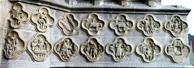 フィルマンの扉口右側腰石部分のレリーフ「月々の仕事」（１２月から５月まで）