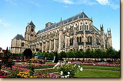 ブールジュ大聖堂　une vue magnifique sur la Cathédrale St-Etienne de Bourges