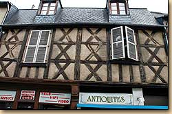 ブルボンヌ通り　La rue Bourbonnoux ブールジュ旧市街　Vielle Ville de Bourges