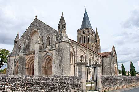 オネーのサン・ピエール教会　Église Saint-Pierre d'Aulnay