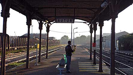 早朝のオータン駅　Gare d'Autun, tôt le matin