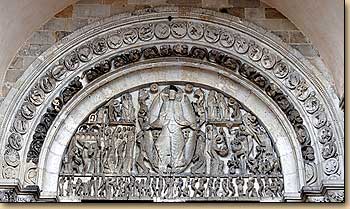中央扉口のタンパン　オータンのサン・ラザール大聖堂　Le tympan du portail , La cathédrale Saint-Lazare d'Autun