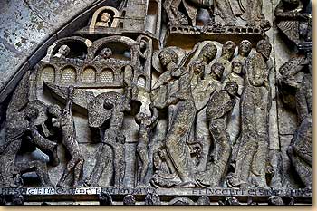 天国　オータンのサン・ラザール大聖堂タンパン　le paradis Le tympan du portail , La cathédrale Saint-Lazare d'Autun 