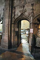 オータン　サン・ラザール大聖堂参事会の間入口　Cathédrale Saint-Lazare d'Autun, La salle capitulaire