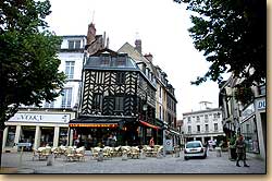 オーセール　コルドリエ広場　Auxerre Place des Cordeliers