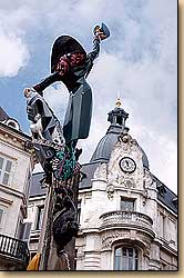 カデ・ルセル（Cadet Roussel ）の像　オーセール Auxerre