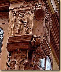 フェコドゥリー通りの柱頭彫刻　オーセール　Poteaux corniers sculptés（Rue Fécauderie） Auxerre