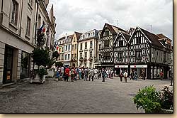 オーセールの市庁舎広場　Place de l'Hôtel de Ville(Auxerre)