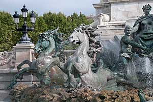 ボルドー　カンコンス広場のジロンド党記念碑の噴水　La fontaine des Girondins, Place des Quinconces, Bordeaux