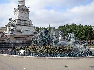ボルドー　カンコンス広場のジロンド党記念碑の噴水　La fontaine des Girondins, Place des Quinconces, Bordeaux