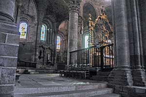 ブリウドのサン・ジュリアン バジリカ聖堂　フランス　オーヴェルニュ地方