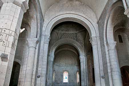 ショーヴィニーのノートルダム教会　フランス　Chauvigny　France