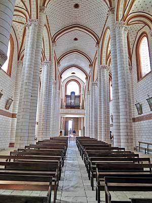 ショーヴィニーのサン・ピエール教会　フランス　Chauvigny　France