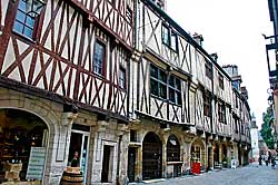 ヴェルリ通りの木骨組みの家　rue Verrerie maisons colombages