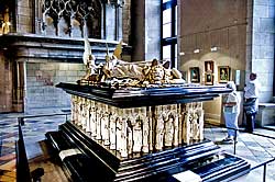 フィリップ豪胆王の墓　Tombeau de Philippe II Le Hardi au palais des Ducs de Bourgogne de Dijon