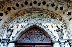 サン・ベニーニュ大聖堂扉口のタンパン