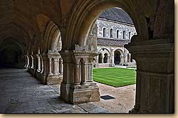 フォントネー修道院の回廊 Le cloître(L'Abbaye de Fontnay)