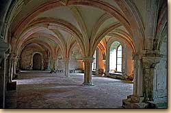 フォントネー修道院の旧集会所　Salle Capitulaire (L'Abbaye de Fontnay)