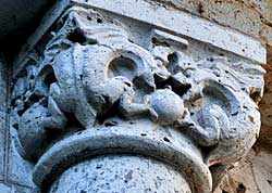 モワラックスの修道院聖堂後陣裏の柱頭彫刻 chapiteau （ノートル・ダム教会）　Le prieuré de Moirax (Prieuré Sainte Marie de Moirax) Notre-Dame de Moirax