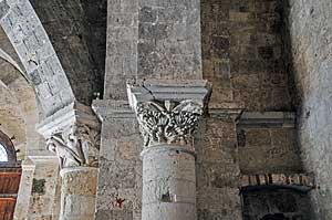 サン・ピエール教会ナルテクスの柱頭彫刻