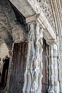 モワサックのサン・ピエール修道院付属教会　南扉口中央柱の聖パウロ像