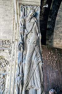 モワサックのサン・ピエール修道院付属教会　南扉口中央柱の預言者エレミア像