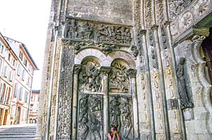 モワサックのサン・ピエール修道院付属教会　南扉口左壁龕彫刻