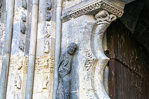 モワサックのサン・ピエール修道院付属教会　南扉口左脇の聖ペテロ像