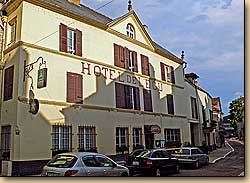 ホテル・レキュ (Hôtel de l'Ecu)　モンバール　Montbard